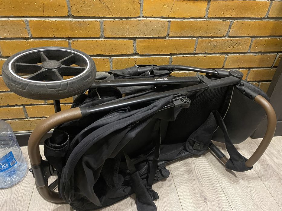 Коляска почти новая