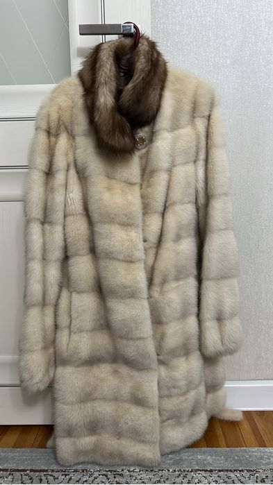 Продам шубы,размеры S.Мне стали маленькие.