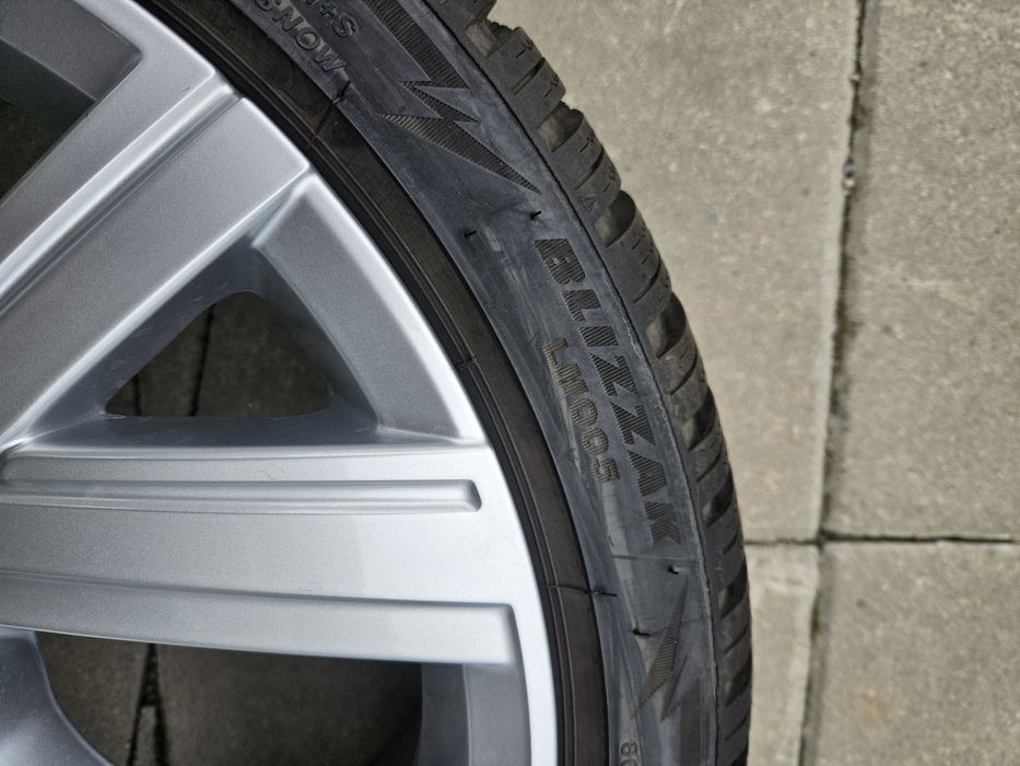 Оригинални джанти със зимни гуми за Vw Golf 225 40 18