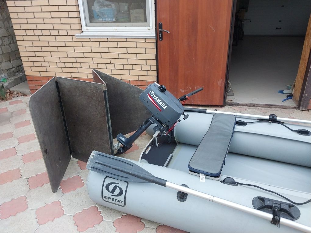 Лодка с жёстким дном и мотором