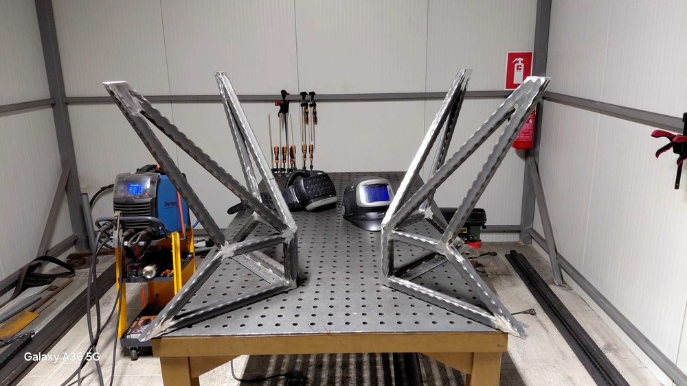 Метални крака за маса