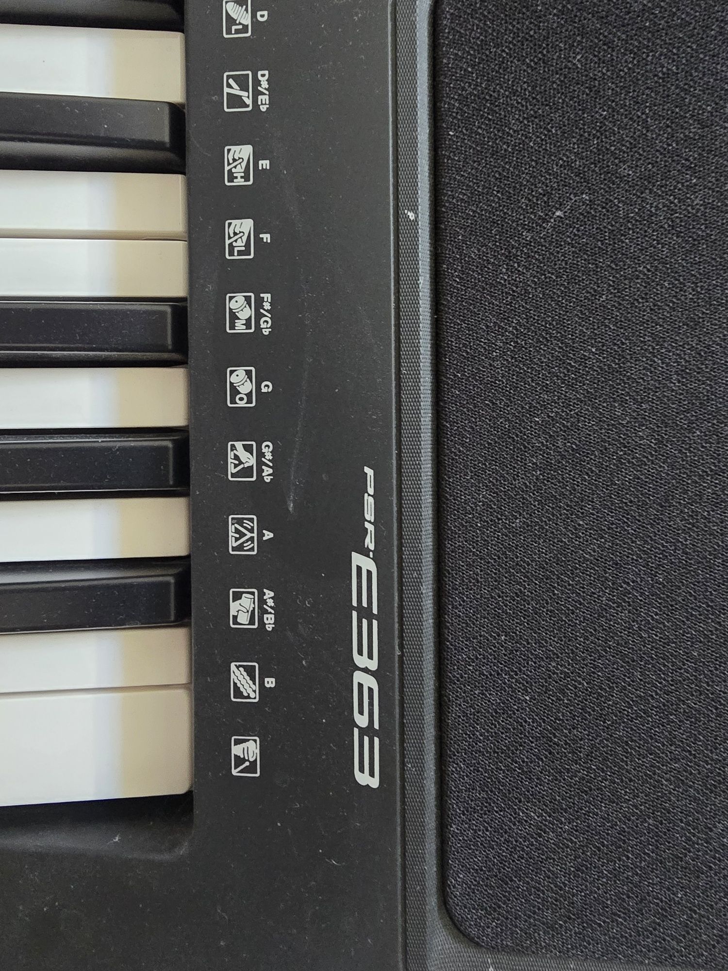 Синтезатор Yamaha PSR-E363 със стойка (използвани)