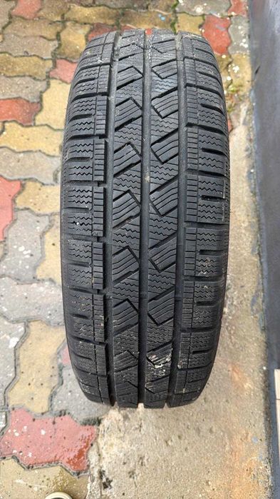 SET Anvelope iarna 215/65/R16C aproape NOI