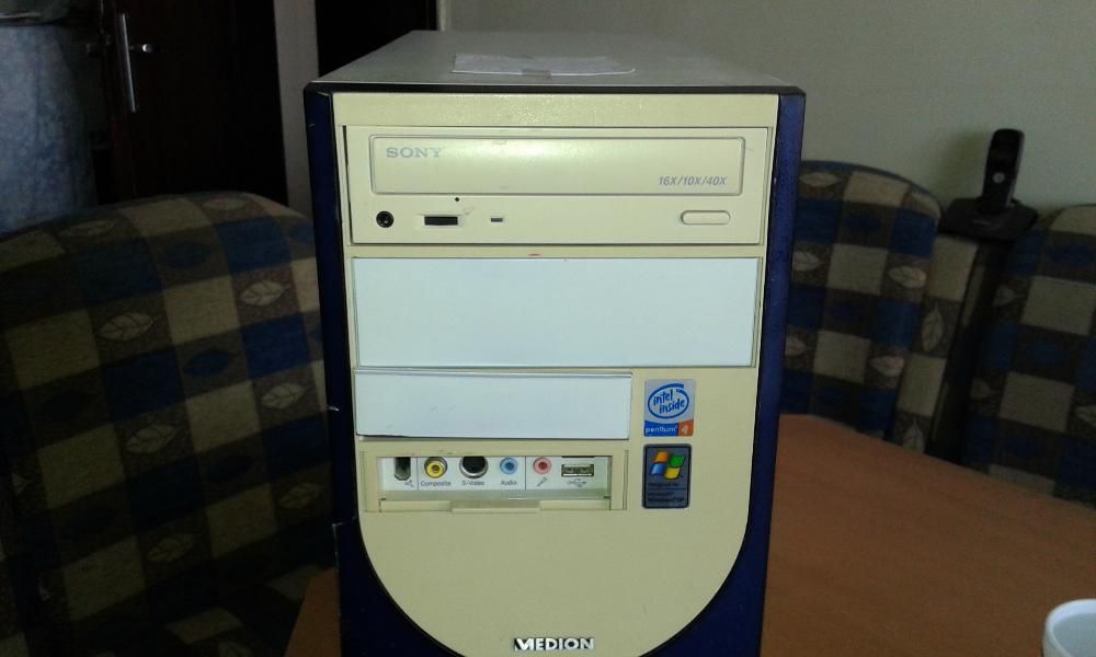 Домашен настолен компютър AMD-Athlon XpP 3000 +  2.18 GHZ