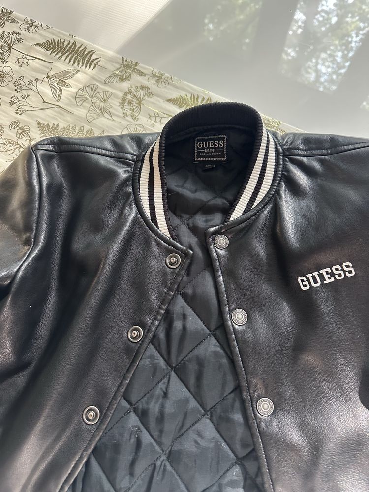 Детско кожено яке на Guess !