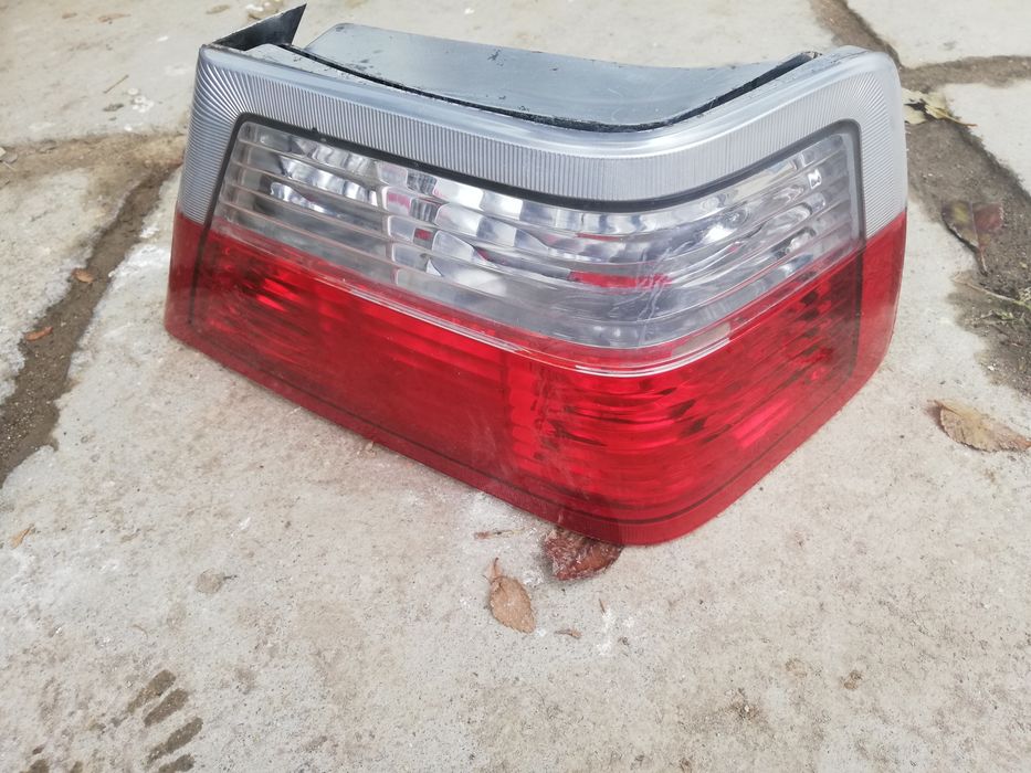 На Мерседец венц 124 кузов Задние правой стоп Фары продаётся