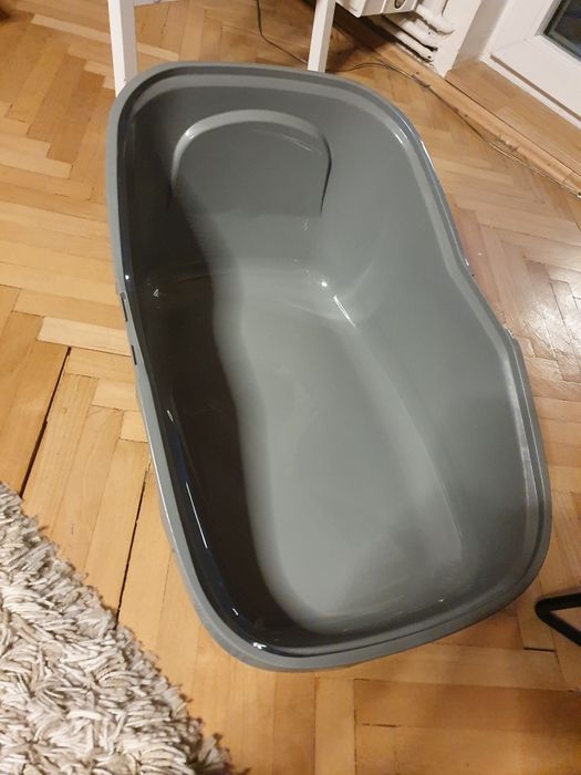 Litiera inchisa pisica