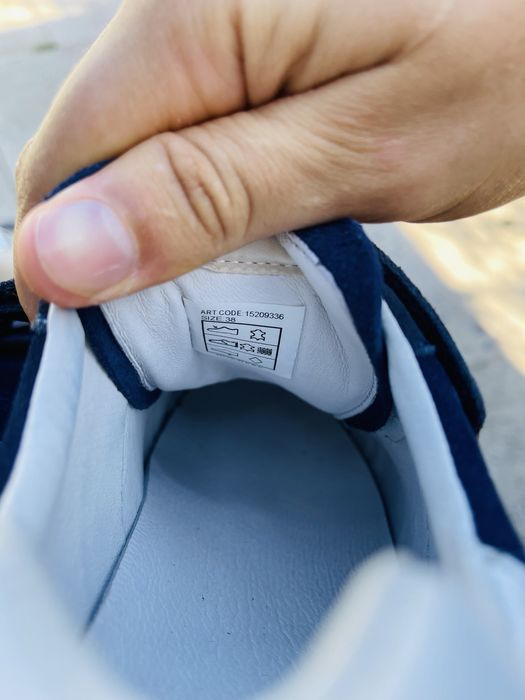 Vand adidasi premiata