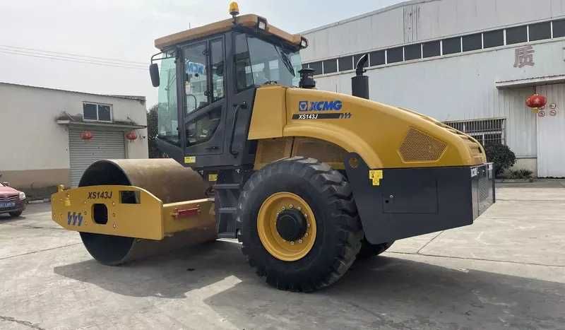 Механический одновальцовый виброкаток XCMG XS143J