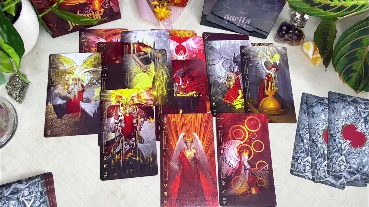 Hush Tarot и Notoria Tarot