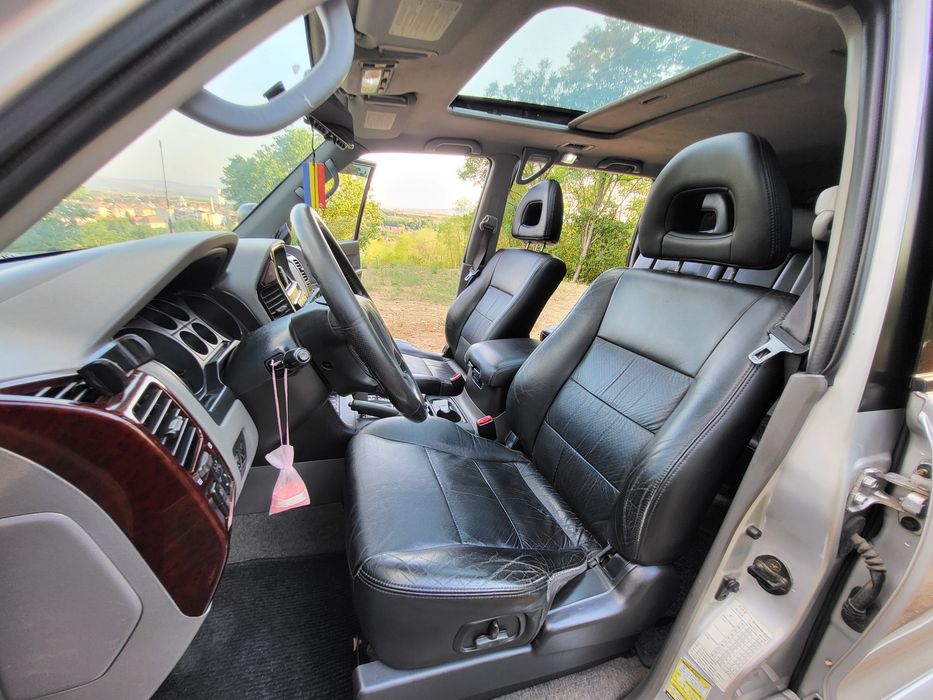 Vând Mitsubishi Pajero MK3, autoutilitara cu 5 locuri
