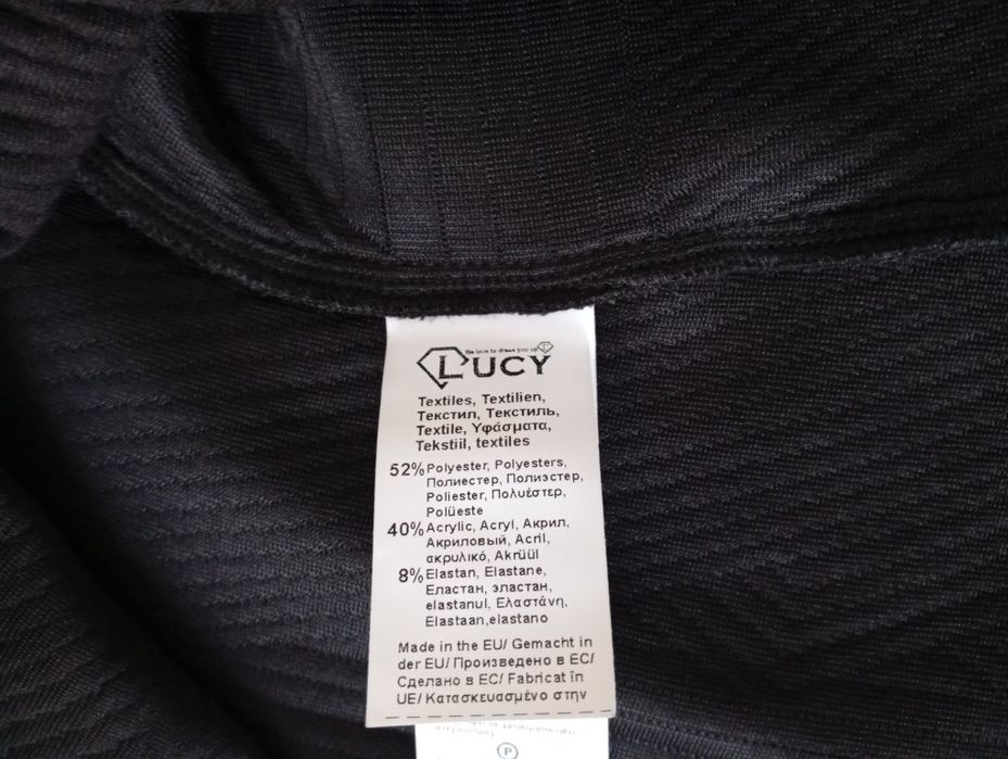 Черна блуза с цветя на Луси