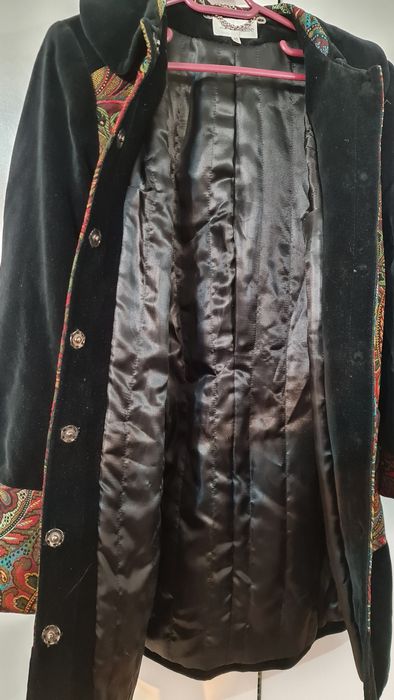Pardesiu de catifea și brocart
