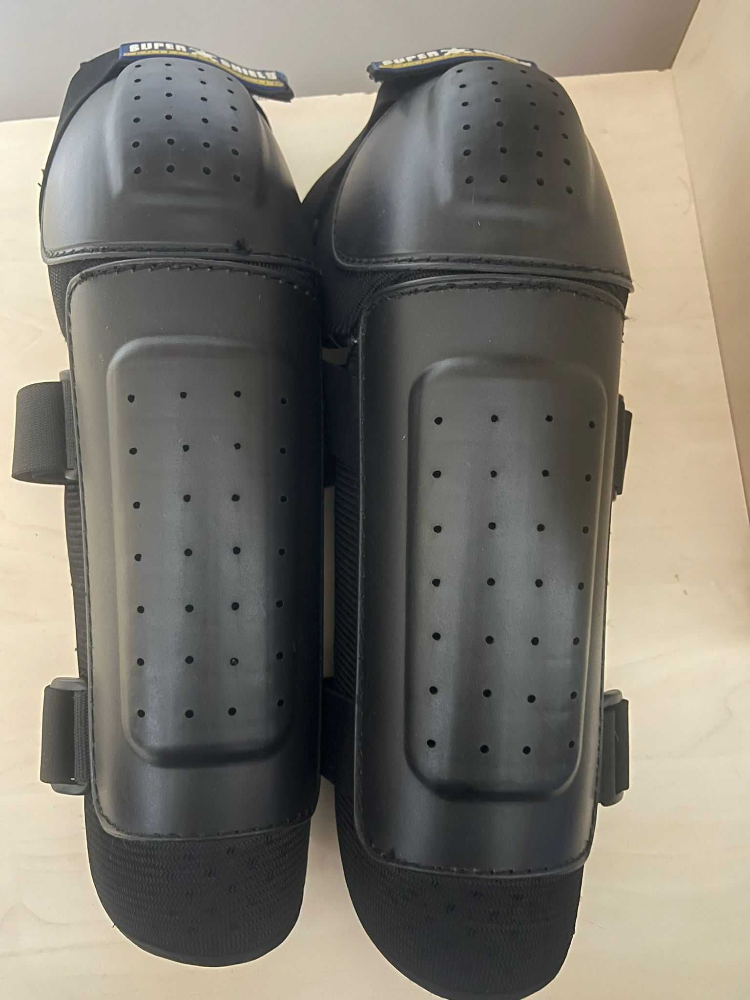 Genunchiere Super Shield