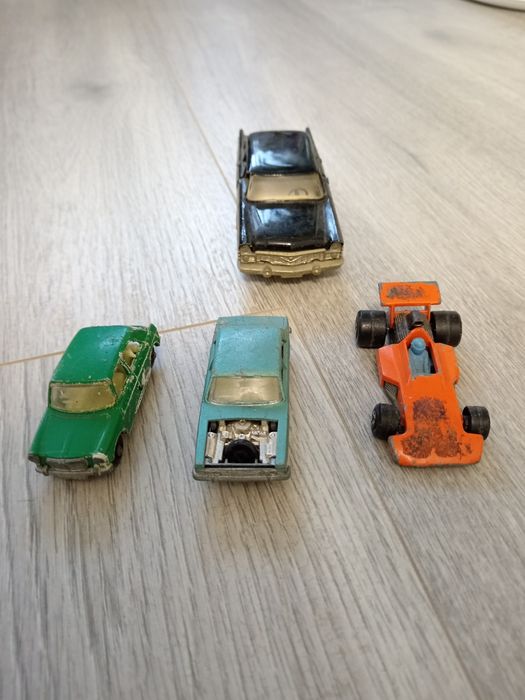 Mașinuțe metalice vintage