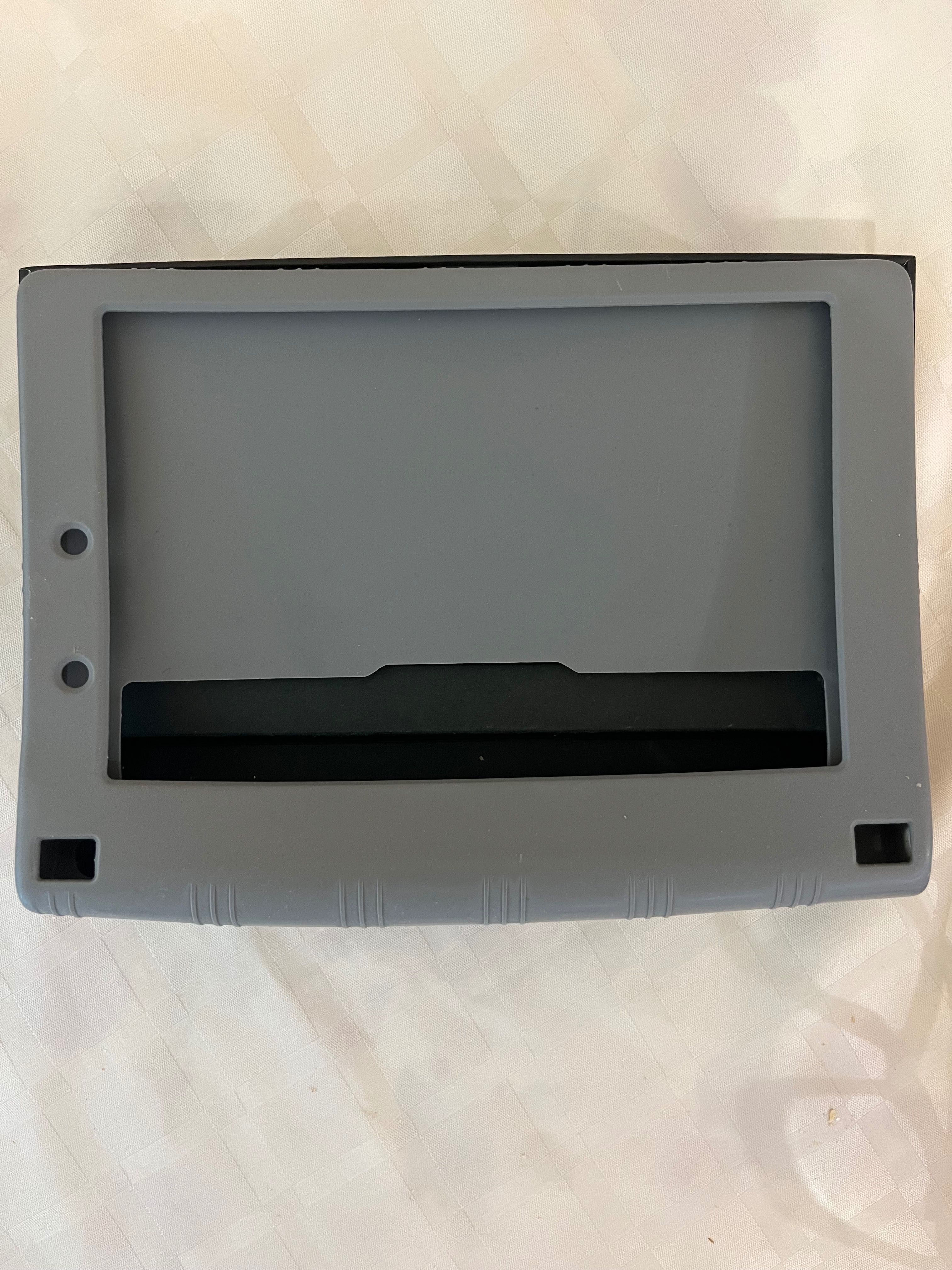 YOGA Tablet 2 - 8”-продавам! В отлично състояние, със силиконов калъф