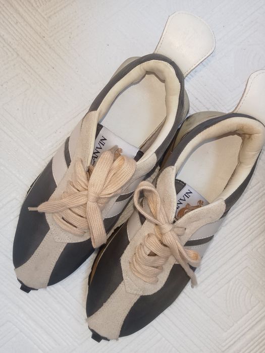 Кроссовки фирменные