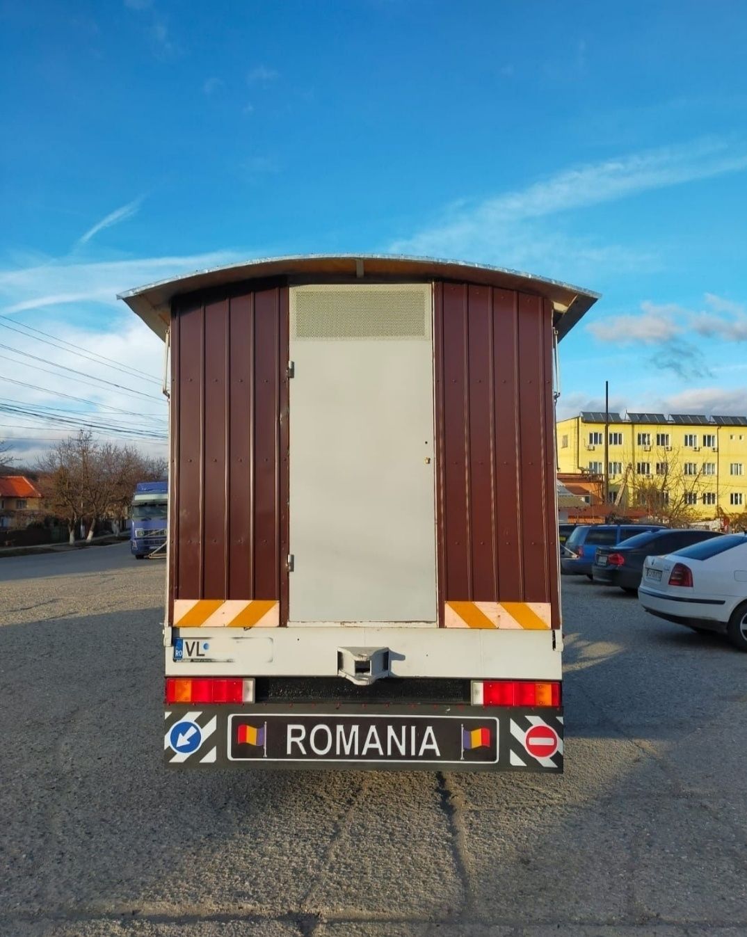 Vand remorca stupi