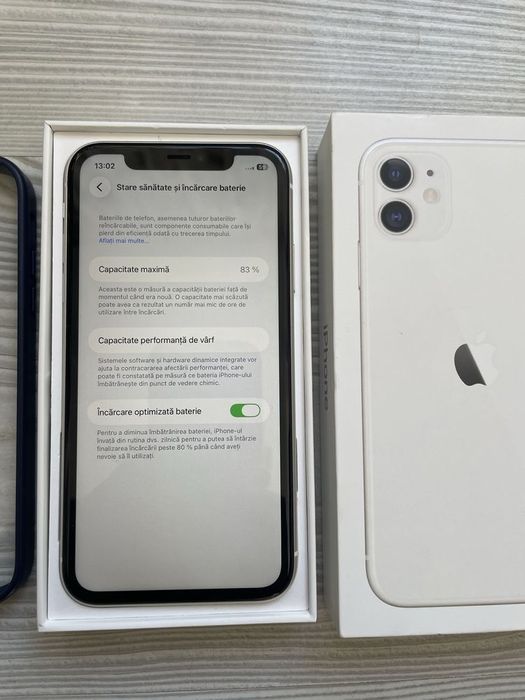 Iphone 11 white 83% baterie
