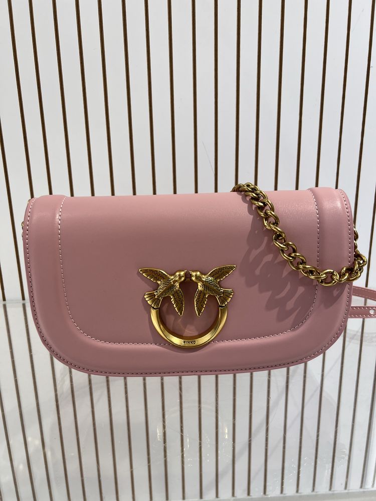 Дамска чанта Pinko налична в чернен и розов цвят