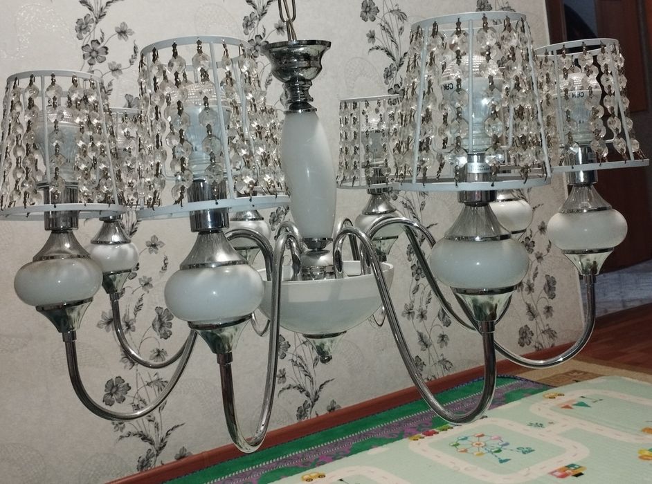 Продается Люстра