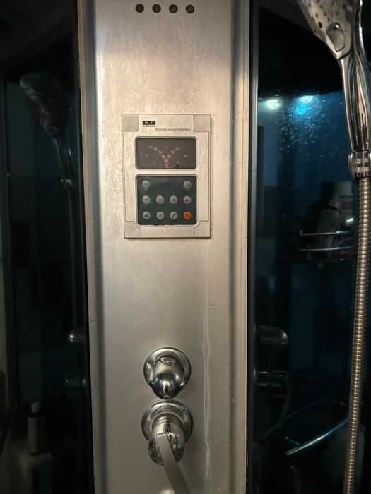 Vând cabina de dus