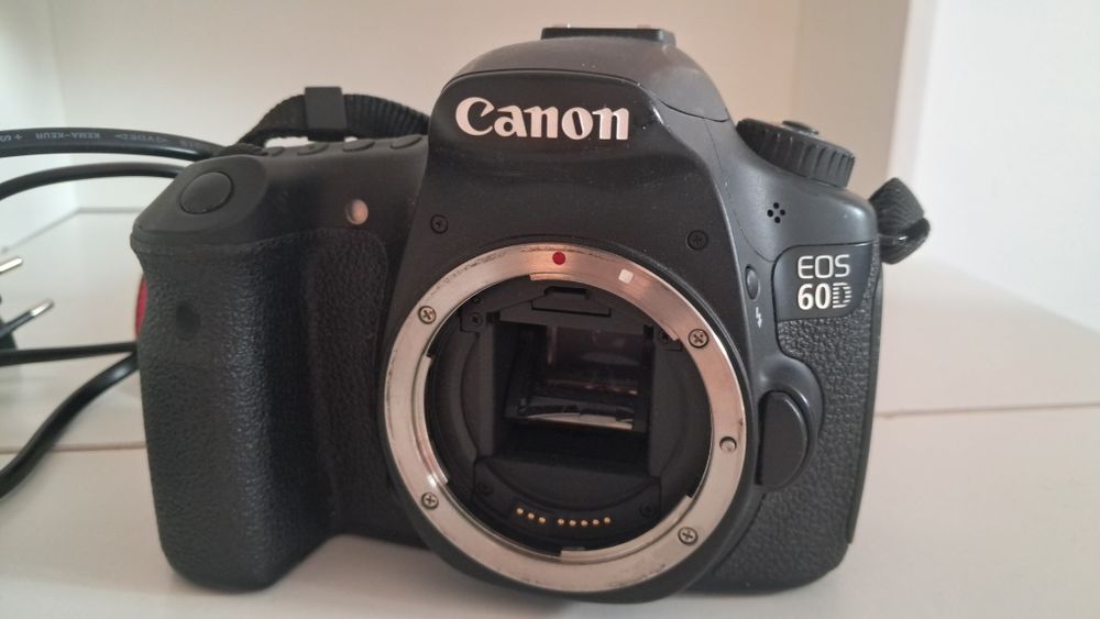 Продам цифровую камеру Canon 60D