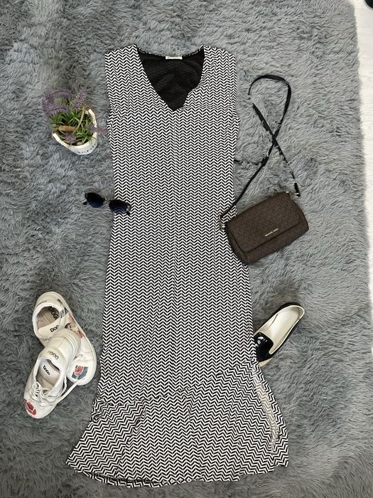 Девочи налетайте . Стильные вещи , бренд , дешево ! М-л