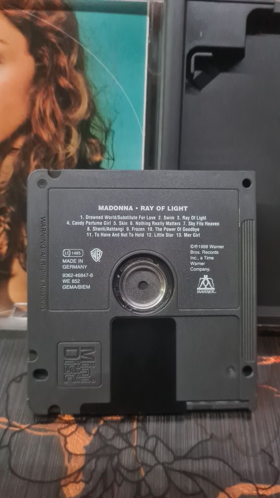 Vând Mini Disk - Madonna - Ray Of Light