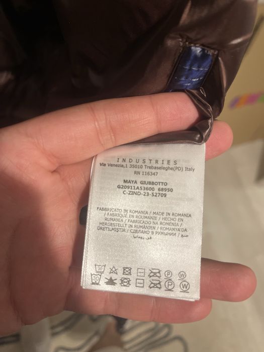 Pe comanda Geaca Moncler Maya Barbati
