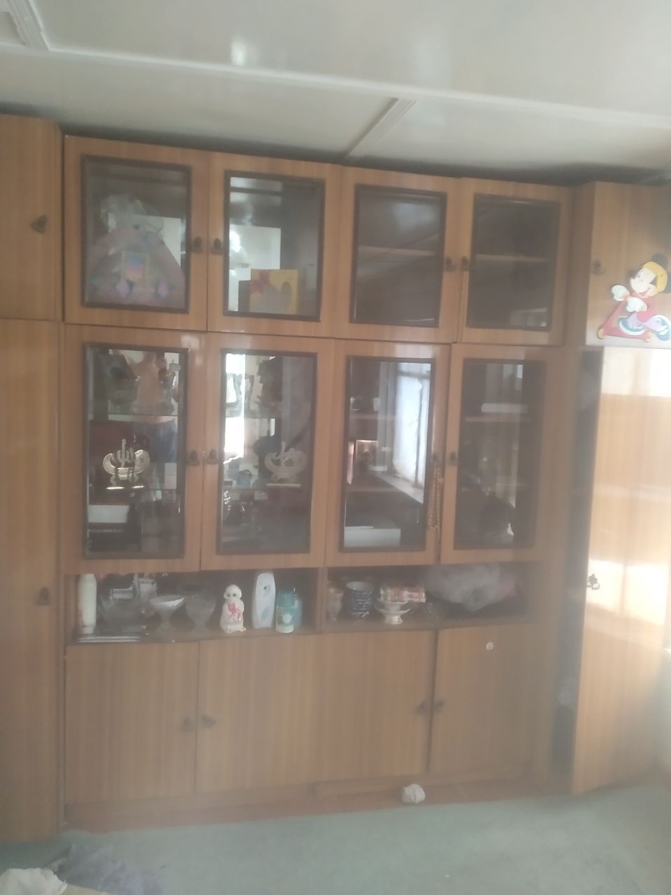 Уй мебил ишлатилган