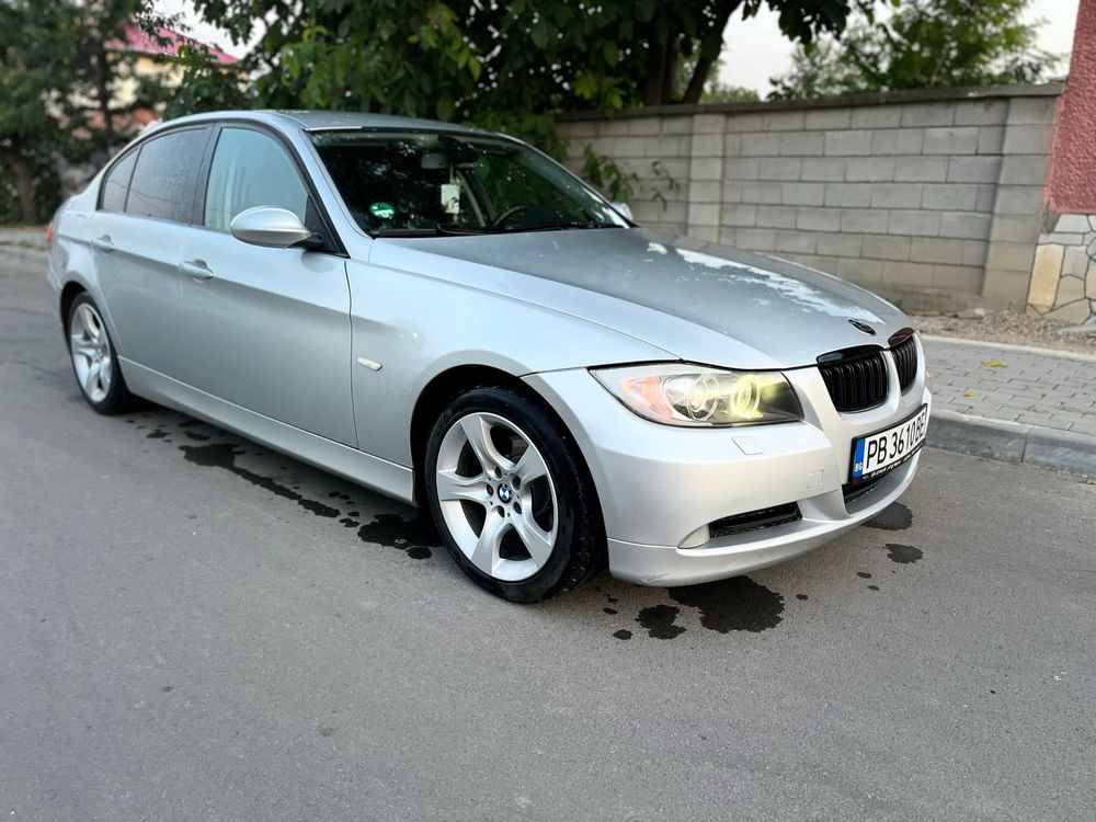 Продава се е90 2005г. Ръчни скорости 6 степени качваш се и караш!!!
