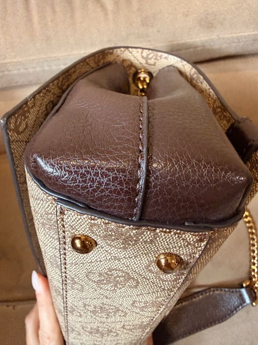 Дамска чанта GUESS