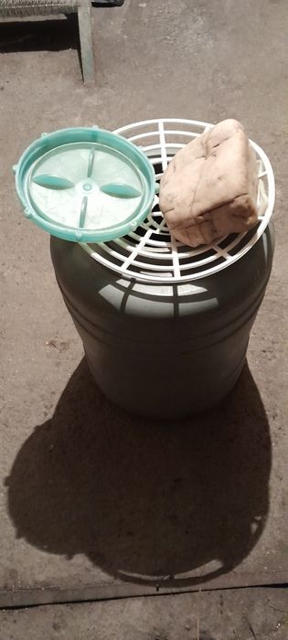 Damigeana din sticla ingradita