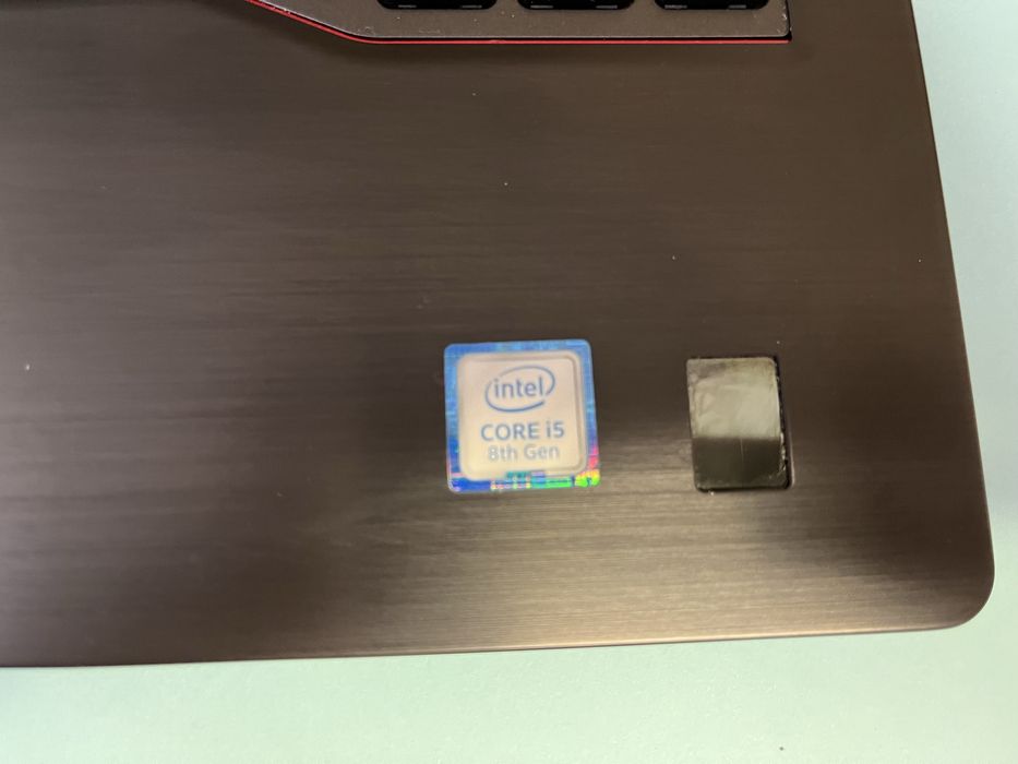 Lapto Fujitsu Life book u i5 8 th