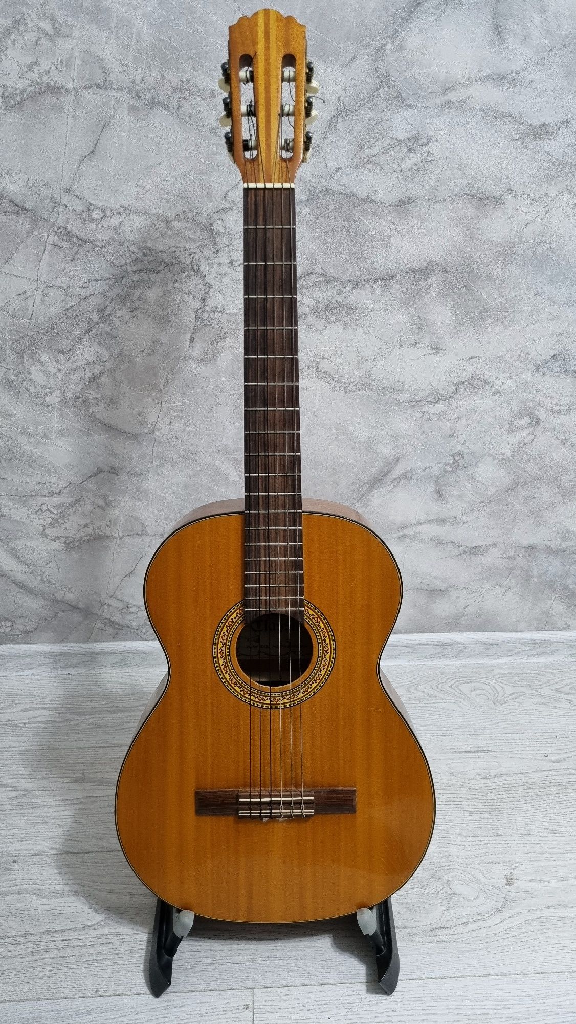 Продаётся классическая гитара Musima Classic