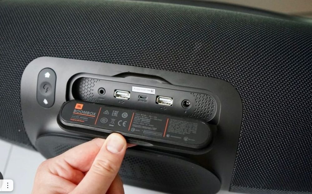 JBL BOOMBOX оригинал состояние -нового!!!