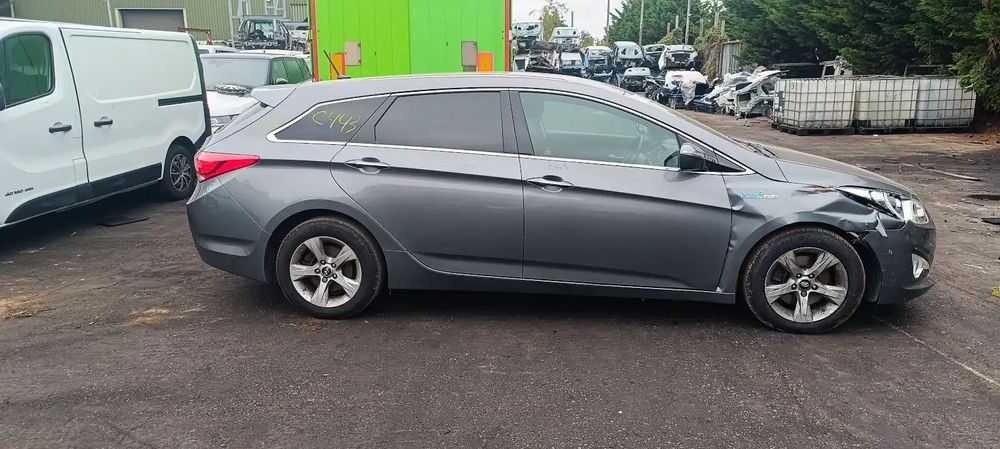 Dezmembrari / Dezmembrez Hyundai i40 1.7 D4FD cutie viteze manuală 6 trepte cod culoare TITANIUM SILVER