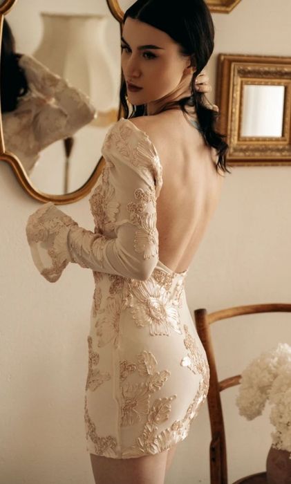 Продам платье, с открытой спиной, короткое