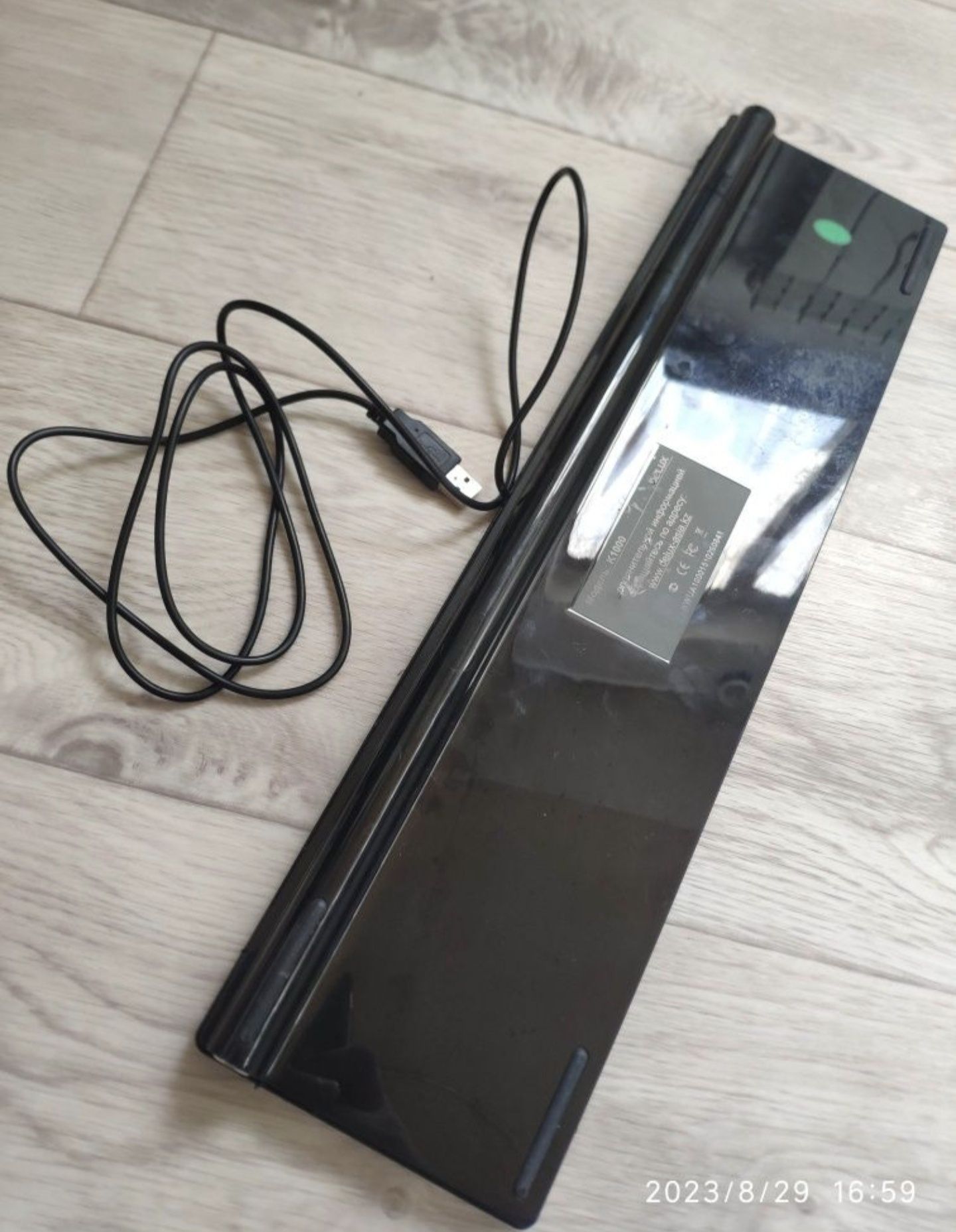 Клавиатура USB Delux черная, некторые клавиши букв в центре не сраб