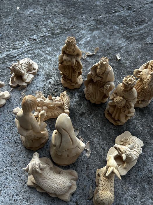 Scenă Nașterea Domnului – Crăciun sculptat manual în lemn