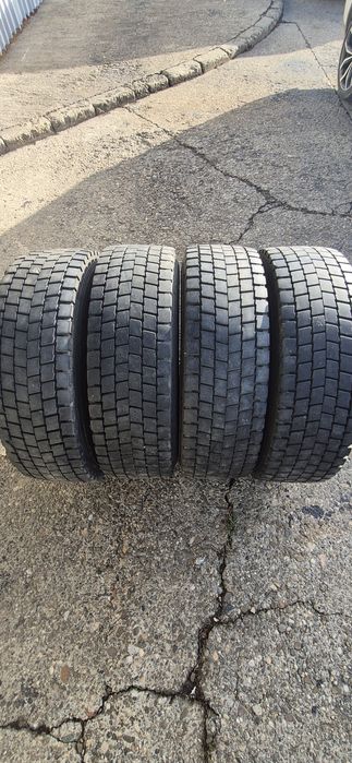 4 anvelope M+S Michelin 285/70/19,5.Pretul este pe bucata.