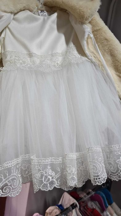 Set de botez pentru fetite alb,rochita cu dantela alba si blanita.