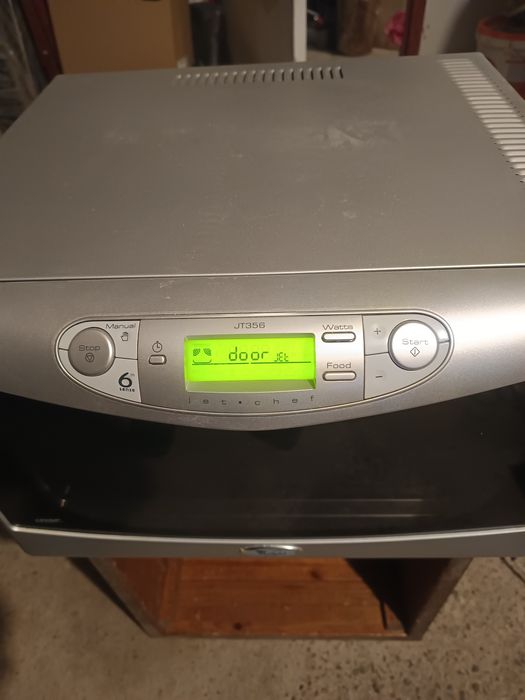 Cuptor microunde nou profesional cu grill, whirlpool jt356 cu display.