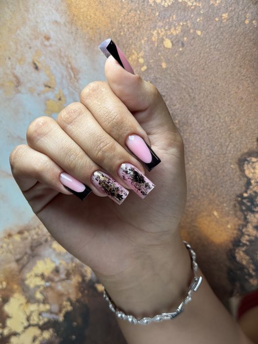 Caut model pentru manichiura gratuit