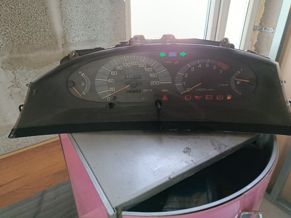 Щиток от Тойота Превия