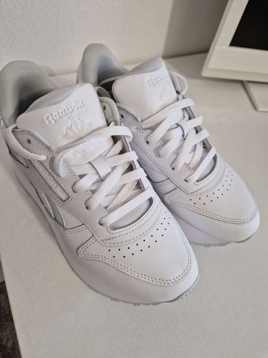 Reebok естествена кожа