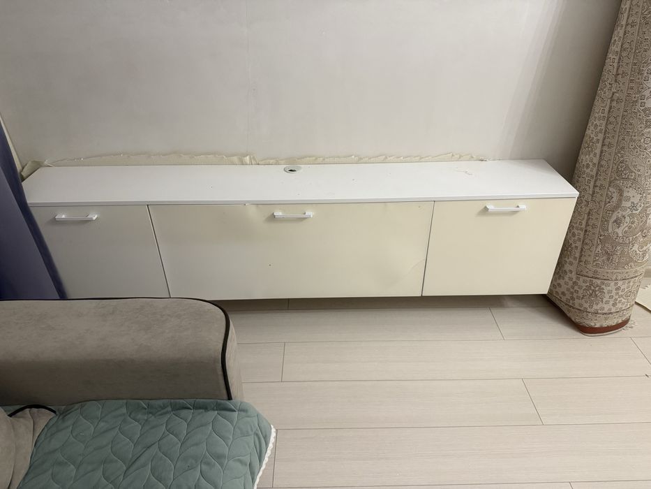 Продам тумбу настенную