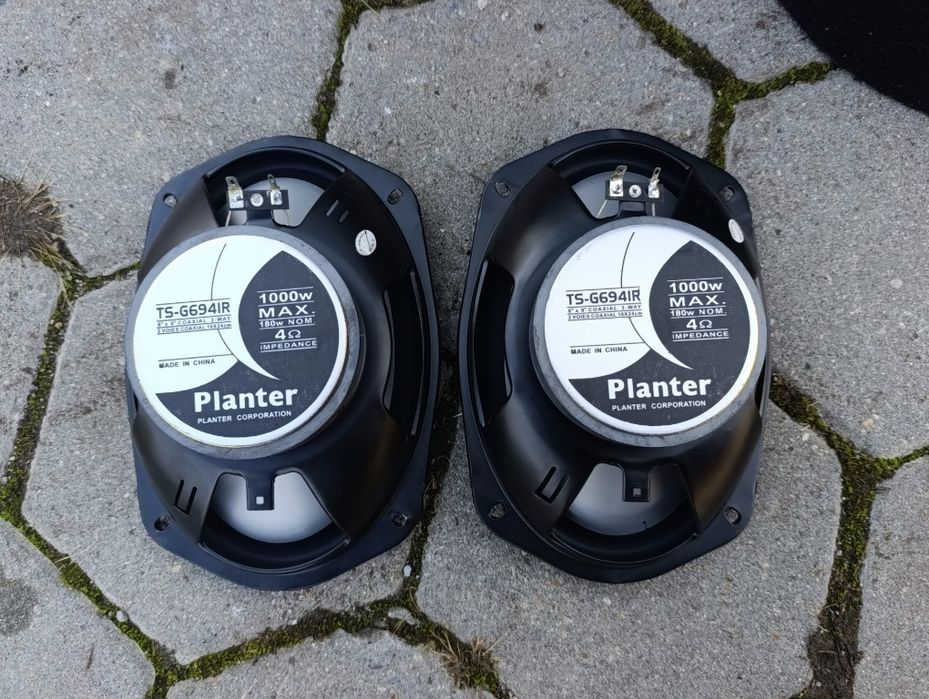 Бас каса, усилвател, колонки и плейър