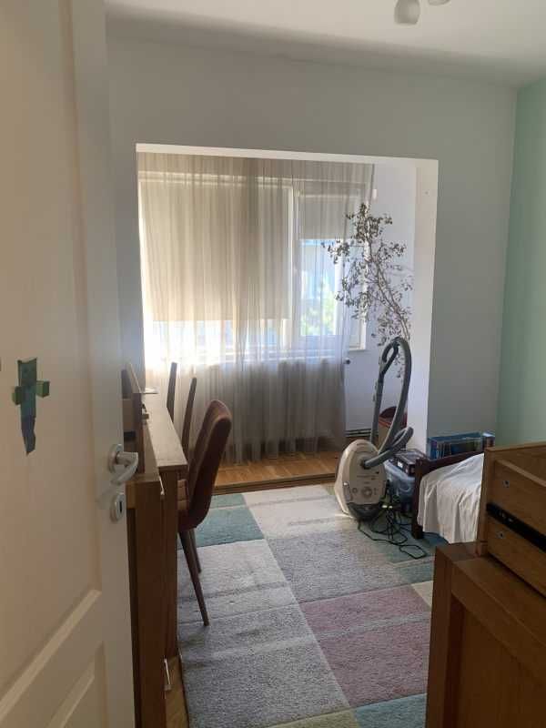 Dau in chirie apartament 4 camere Zorilor